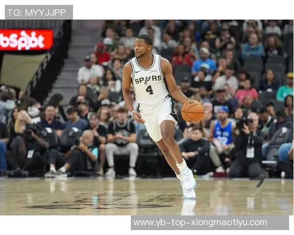 福克斯半场表现出色10投4中三分2中4贡献12分5助助力球队争胜 福克斯半场表现出色10投4中三分2中4贡献12分5助助力球队争胜