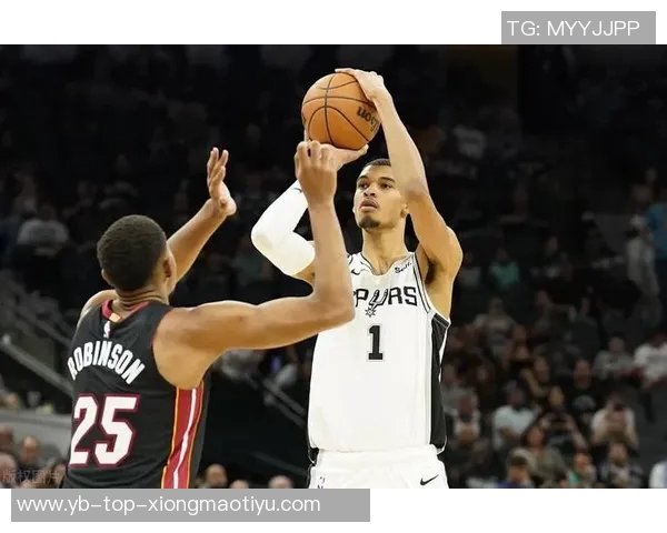 文班亚马参加投篮训练左小腿拉伤未佩戴护具靴引发关注 文班亚马参加投篮训练左小腿拉伤未佩戴护具靴引发关注